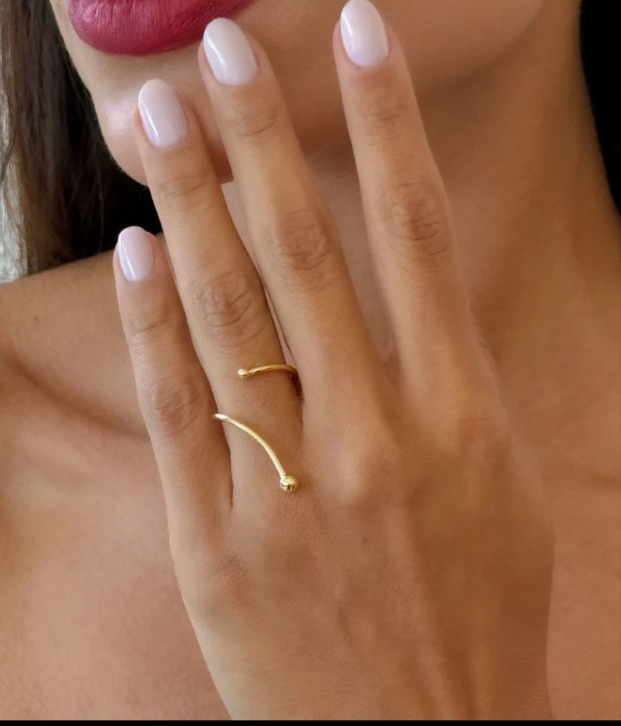Anel dourado fio com esfera