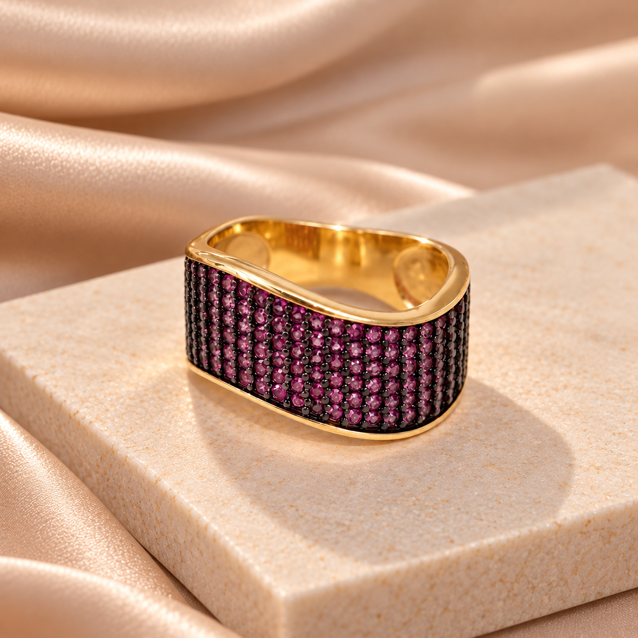 Anel dourado largo com pedraria rosa (19)
