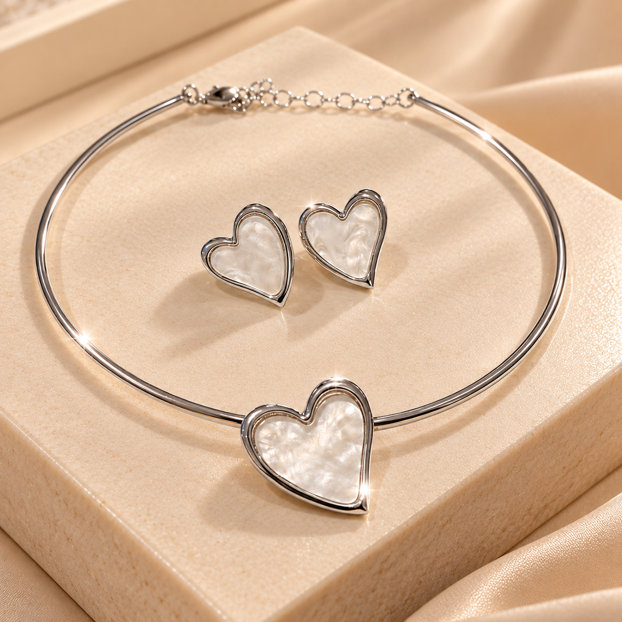 Conjunto Chocker prata com corações 